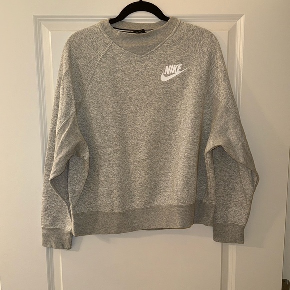 Nike Tops - Nike Sweatshirt